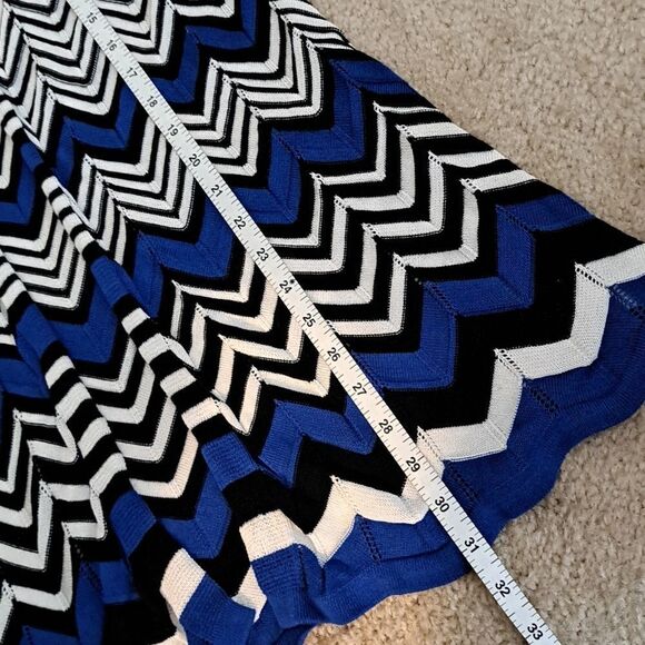 Chico’s Cardigan Top Black White Blue Chevron Lightweight Med Zig Zag Hem Stripe - Picture 9 of 11